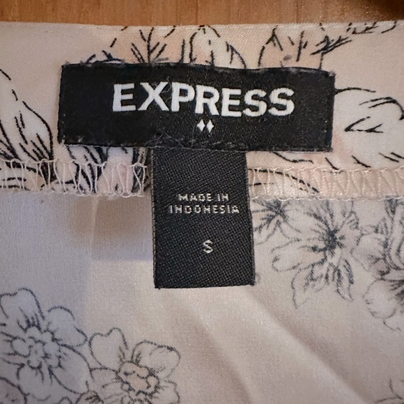 Express light pink floral blouse size small - Picture 2 of 2